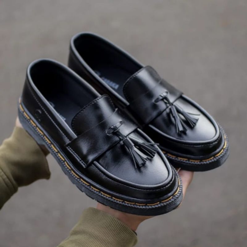 Jual Loafers Docmart Hitam Formal Pria Wanita Kasual Penny Loafers