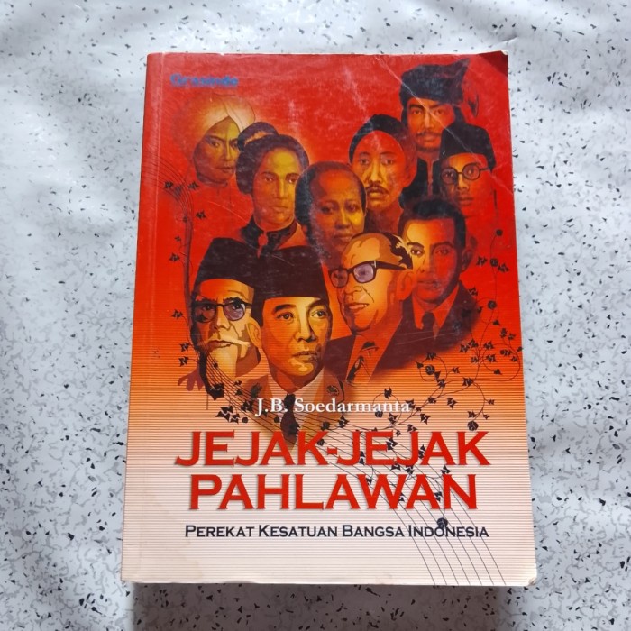 Jual Buku Jejak Jejak Pahlawan Perekat Kesatuan Bangsa Indonesia