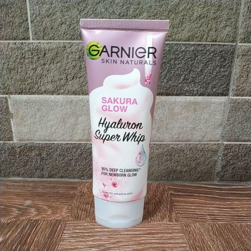 Jual GARNIER SKIN NATURALS SAKURA GLOW HYALURON BRIGHT COMPLETE VITAMIN