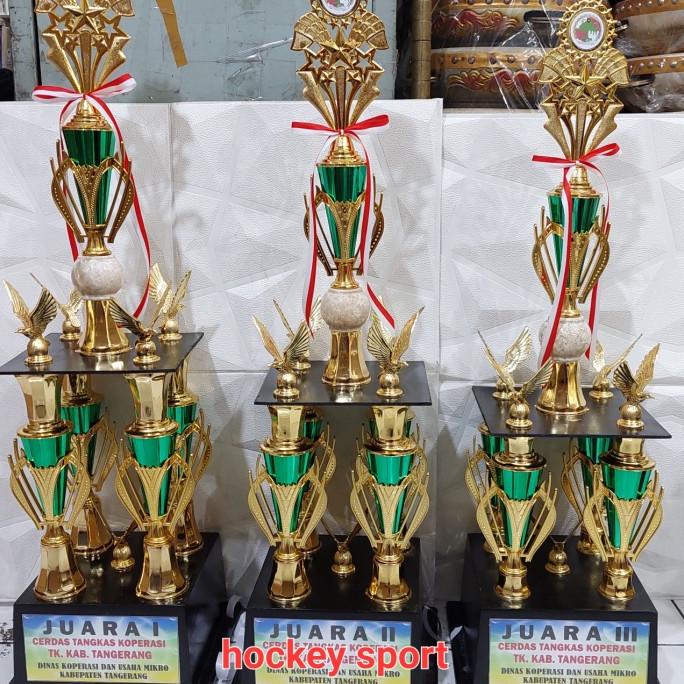 Jual Trophy 4 Kaki Piala 4 Kaki Untuk Semua Jenis Lomba Tinggi 90 CM