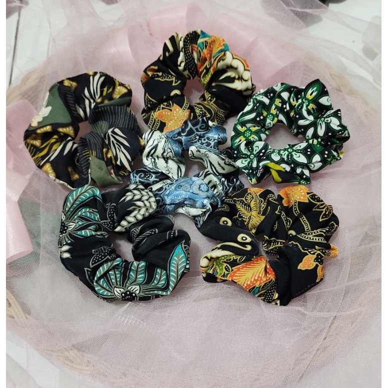 Jual Ikat rambut motif batik/bunga/polos kunciran/skruncis | Shopee ...