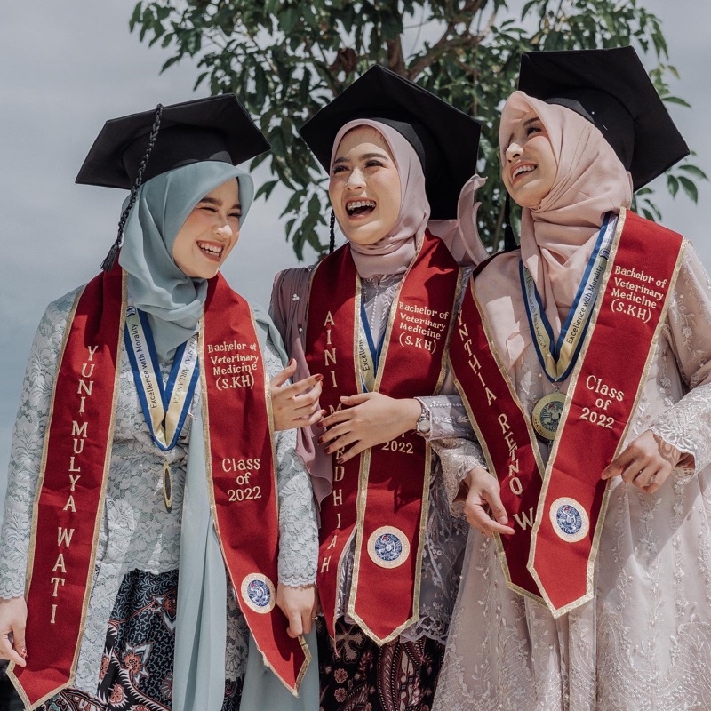 Jual SELEMPANG WISUDA OXFORD UNIVERSITY LEHER 2sisi | Shopee Indonesia