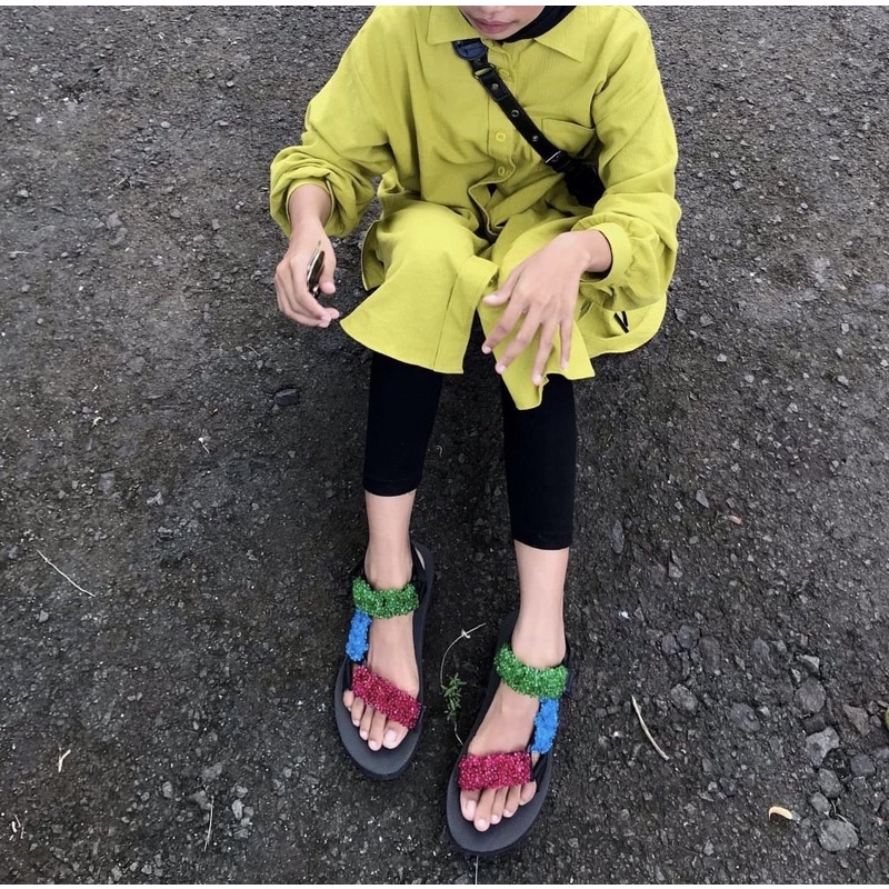 Jual triangle sandal (custom warna lain dan size by chat) | Shopee ...