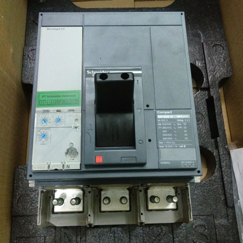 Jual MCCB BREAKER NS1600N 1600A 3Pole / 3Phase / SCHNEIDER 33482 ...