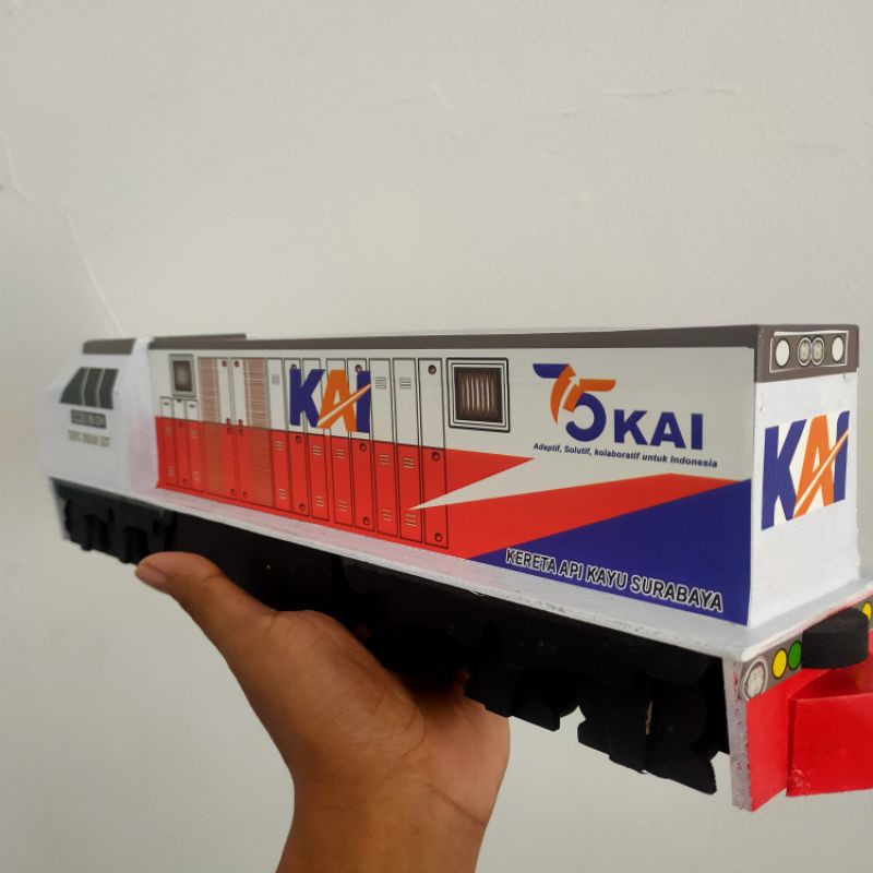 Jual Miniatur Kereta Api Kayu Lokomotif Kereta Api Cc203 Livery 2014