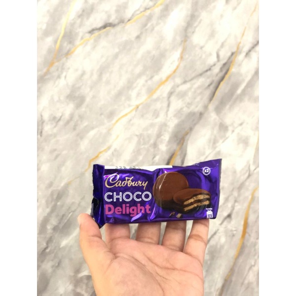Jual coklat biskuit Cadbury delight original import 2 biskuit bulat ...