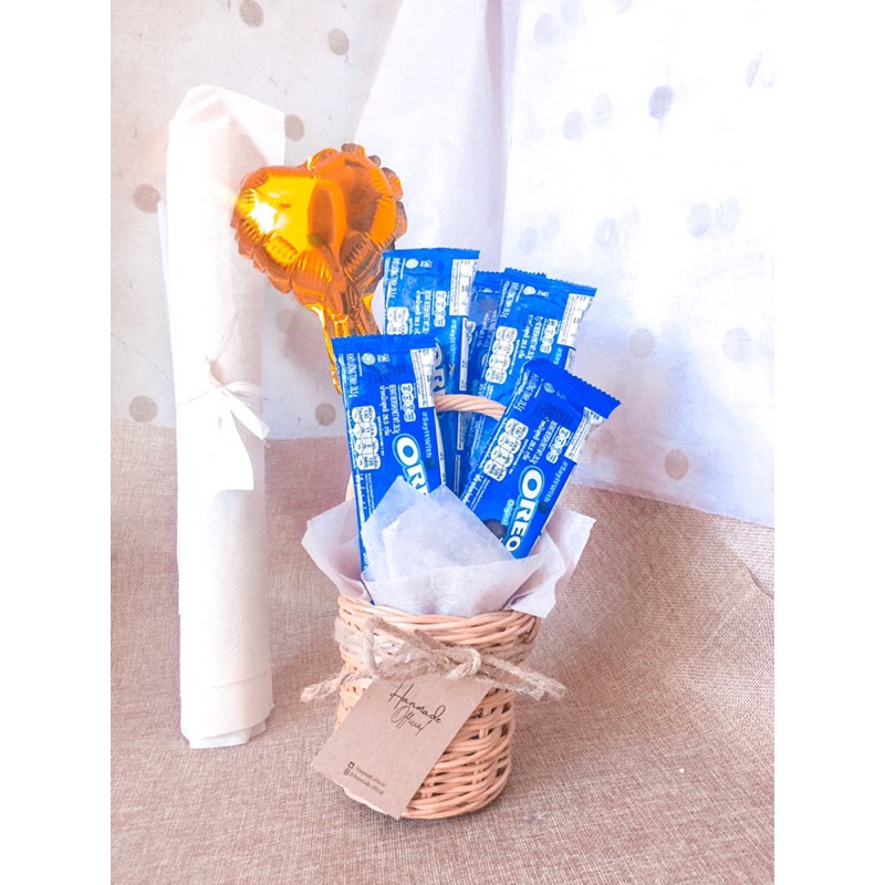 Jual Snack Box / Mini Snack box / Hadiah Wisuda / Oreo in Basket ...