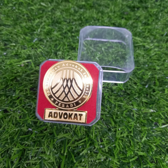 Jual PIN ADVOKAT PERADI LOGO BARU GOLD | Shopee Indonesia