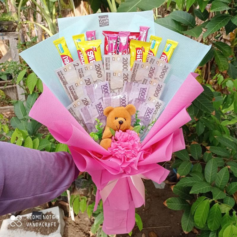 Jual Buket Jajan Boneka Snack Uang Mainan 15 lembar | Bucket Wisuda ...