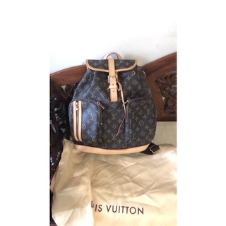 Bag Ransel LV W3000(SALE)* Bahan : Kulit Sintetis Kualitas : Semi Premium  Ukuran : 25cm x 12cm x 31cm Berat …