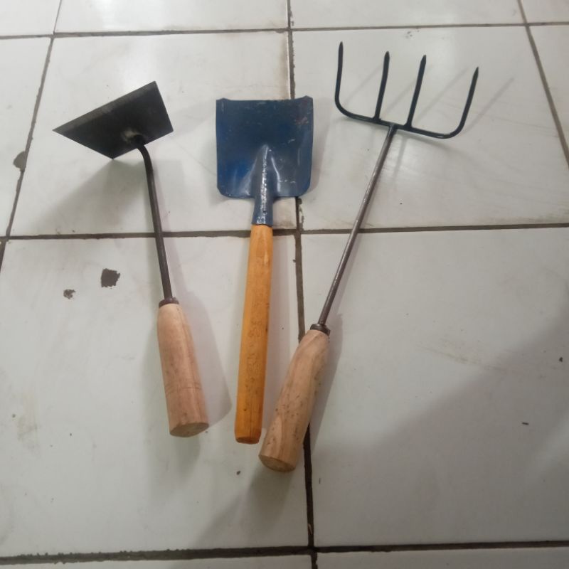 Jual ALAT BERKEBUN,SEKOP KOTAK,GARUKAN SAMPAH,PACUL MINI | Shopee Indonesia