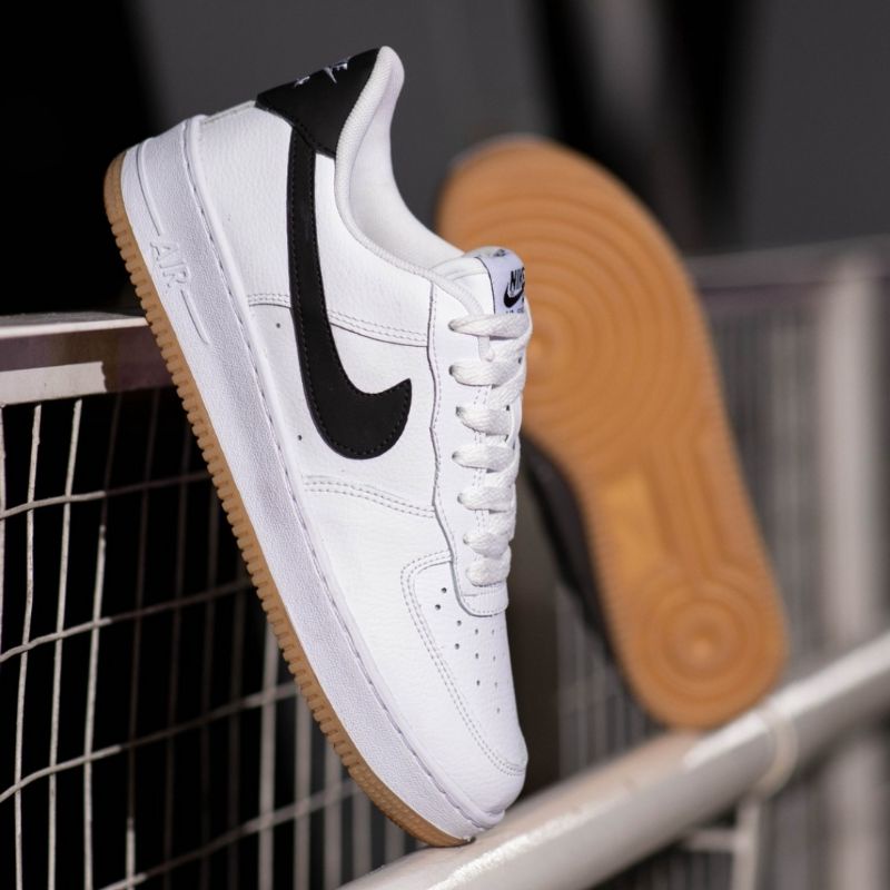 Jual NIKE AIR FORCE 1 LOW WHITE BLACK SOL GUM 100 % ORIGINAL - SNEAKERS