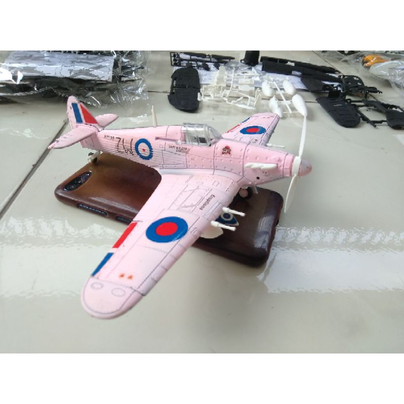 Jual Pesawat Hawker Hurricane Battle of Britain Model Kit Miniatur ...