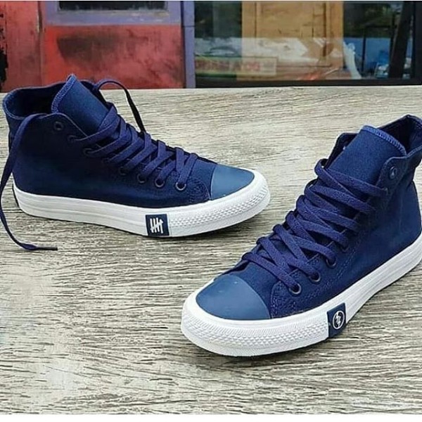 Sepatu converse clearance original biru dongker