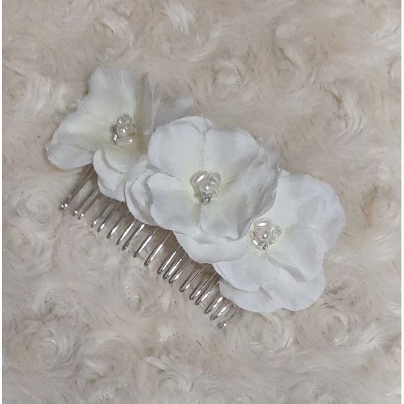Jual sirkam bunga putih bros dengan mutiara untuk pengiring pengantin