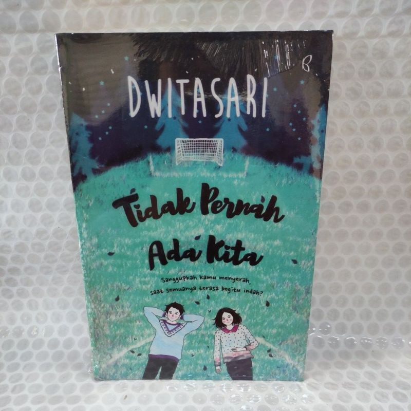 Jual Novel Tidak Pernah Ada Kita By Dwitasari Shopee Indonesia