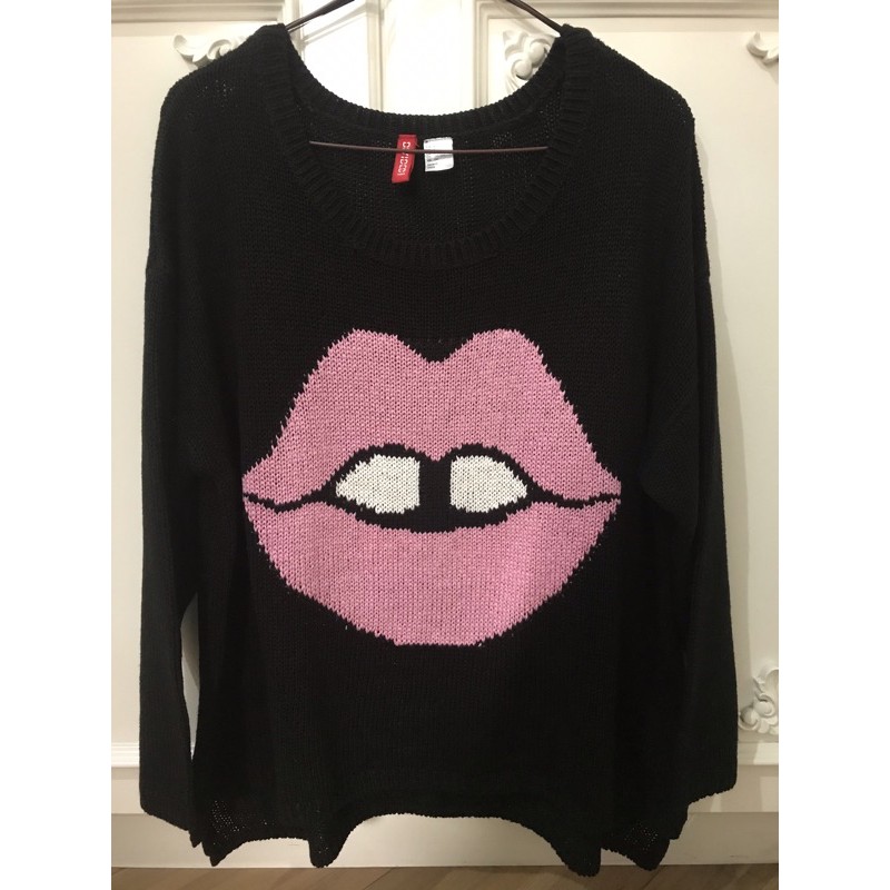 H M Sweater Black motif pink lips