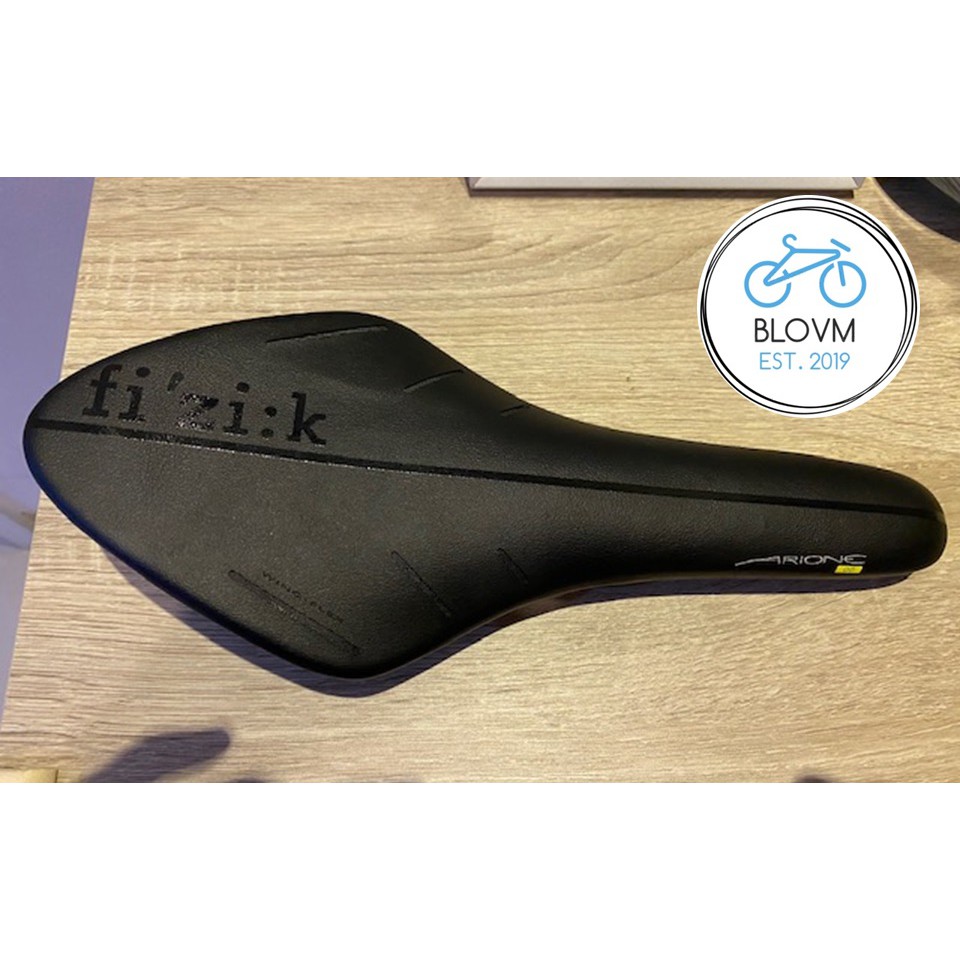 Selle Vélo Femme Fizik Luce R1 Carbone Tressé - Bleu/gris/rose - Neuve