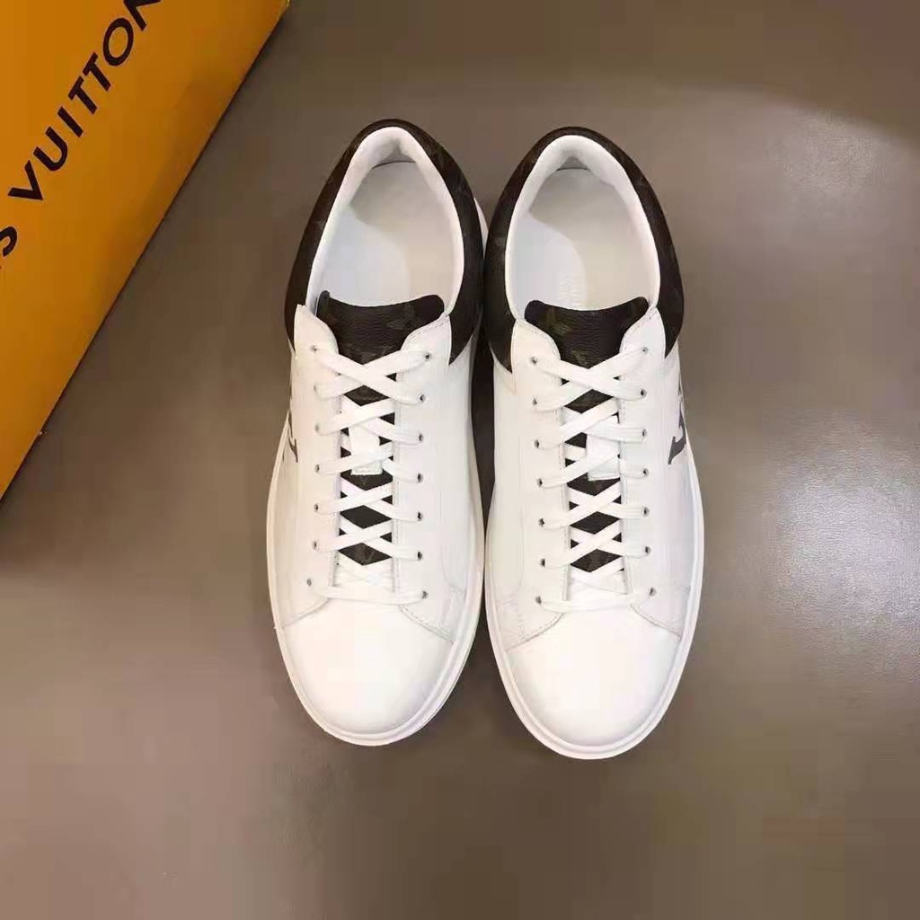 Sepatu olahraga kasual pria LV/Louis Vuitton bermotif putih