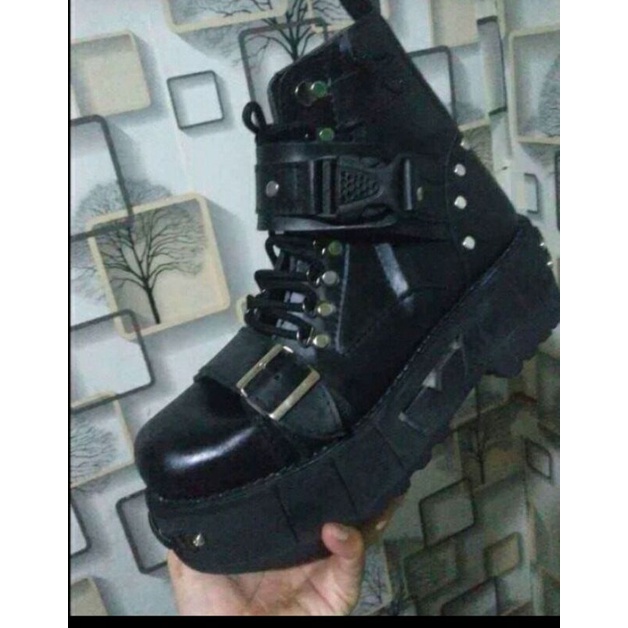 Jual sepatu boots rock dengan asesoris stainless/ sepatu newrock ...