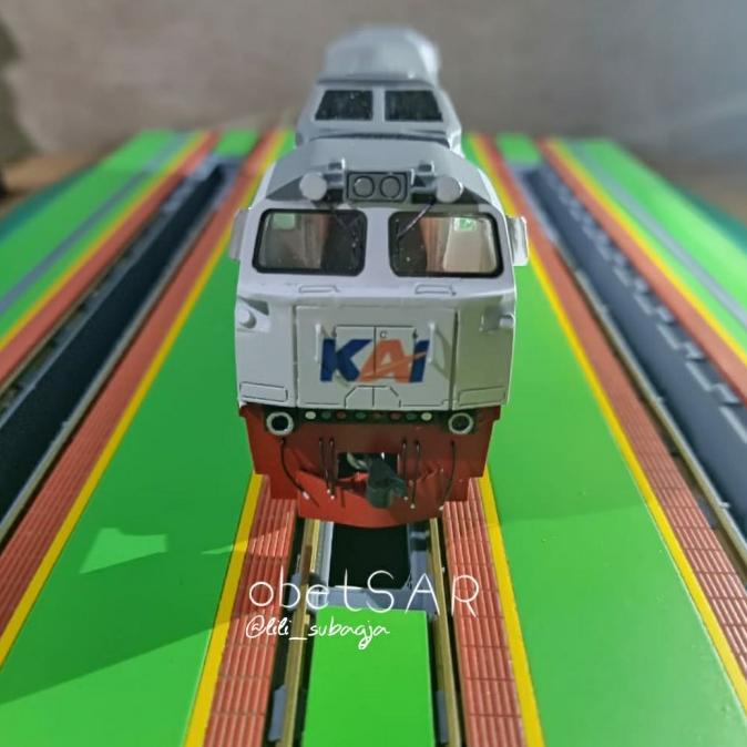 Jual Miniatur Lokomotif Kereta Api Cc206 Shopee Indonesia