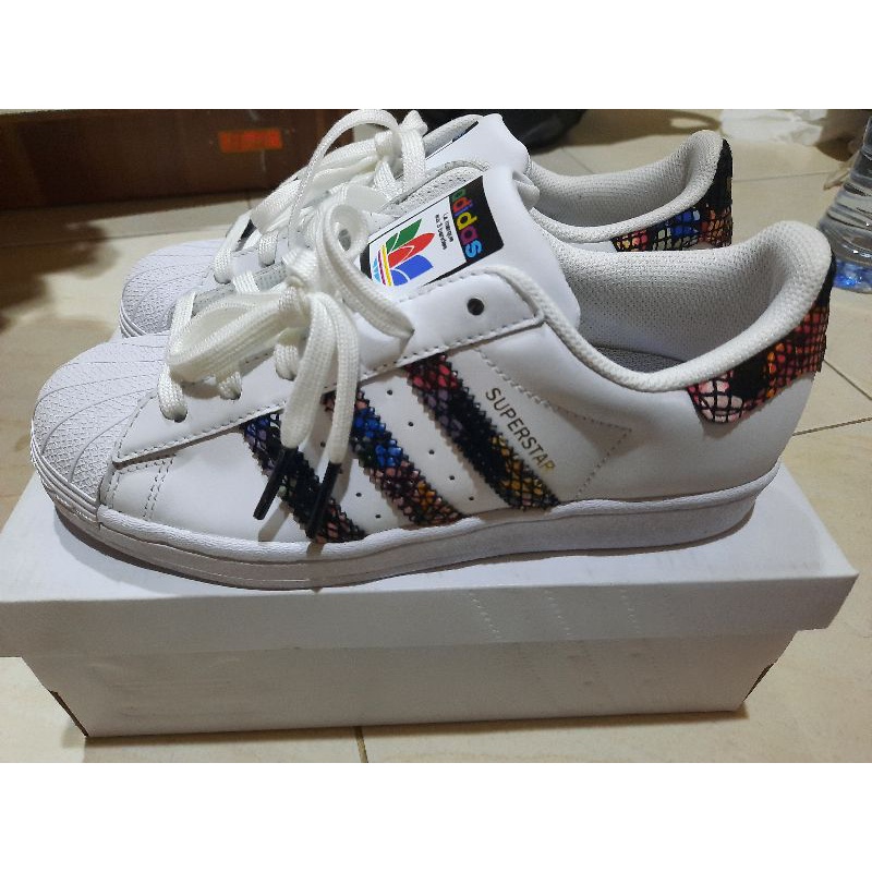 Adidas superstar clearance motif