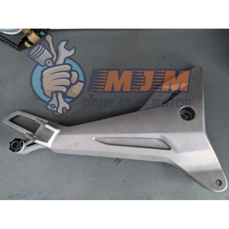 Jual Holder R Pillion Step SX125 - 50715KPH700 (NOS) | Shopee Indonesia
