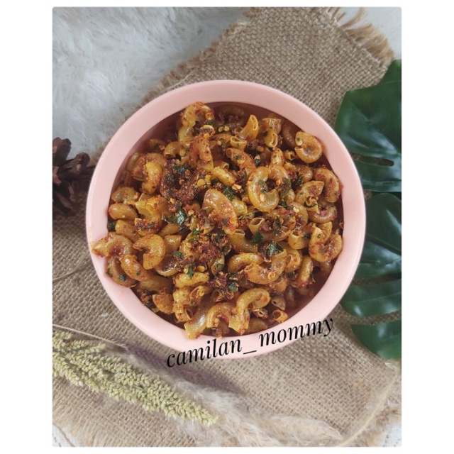 Jual makaroni pedas daun jeruk kiloan/1kg grosir, pedas, rendang, kare ...