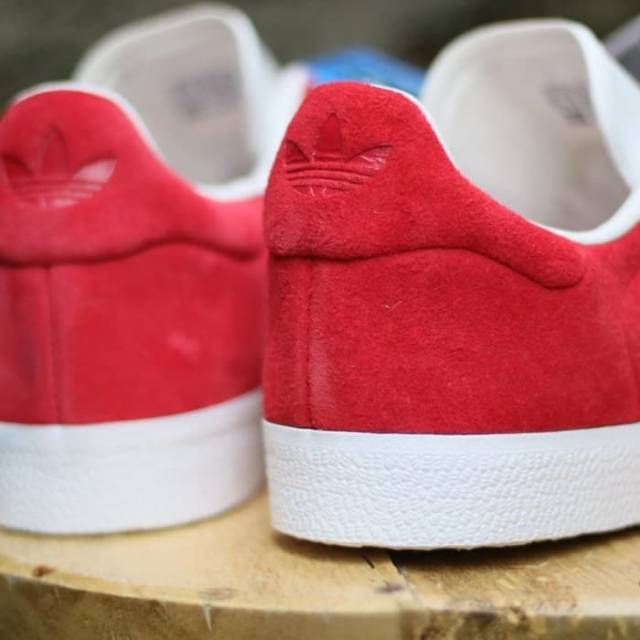 adidas gazelle silver green womens adidas Gazelle 'Team Victory Red Off White Cream White' Men's Shoes 9.5 main image 0