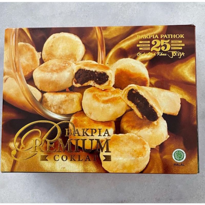 Bakpia 25 KS Tubun traditional pastry in a traditional packaging
