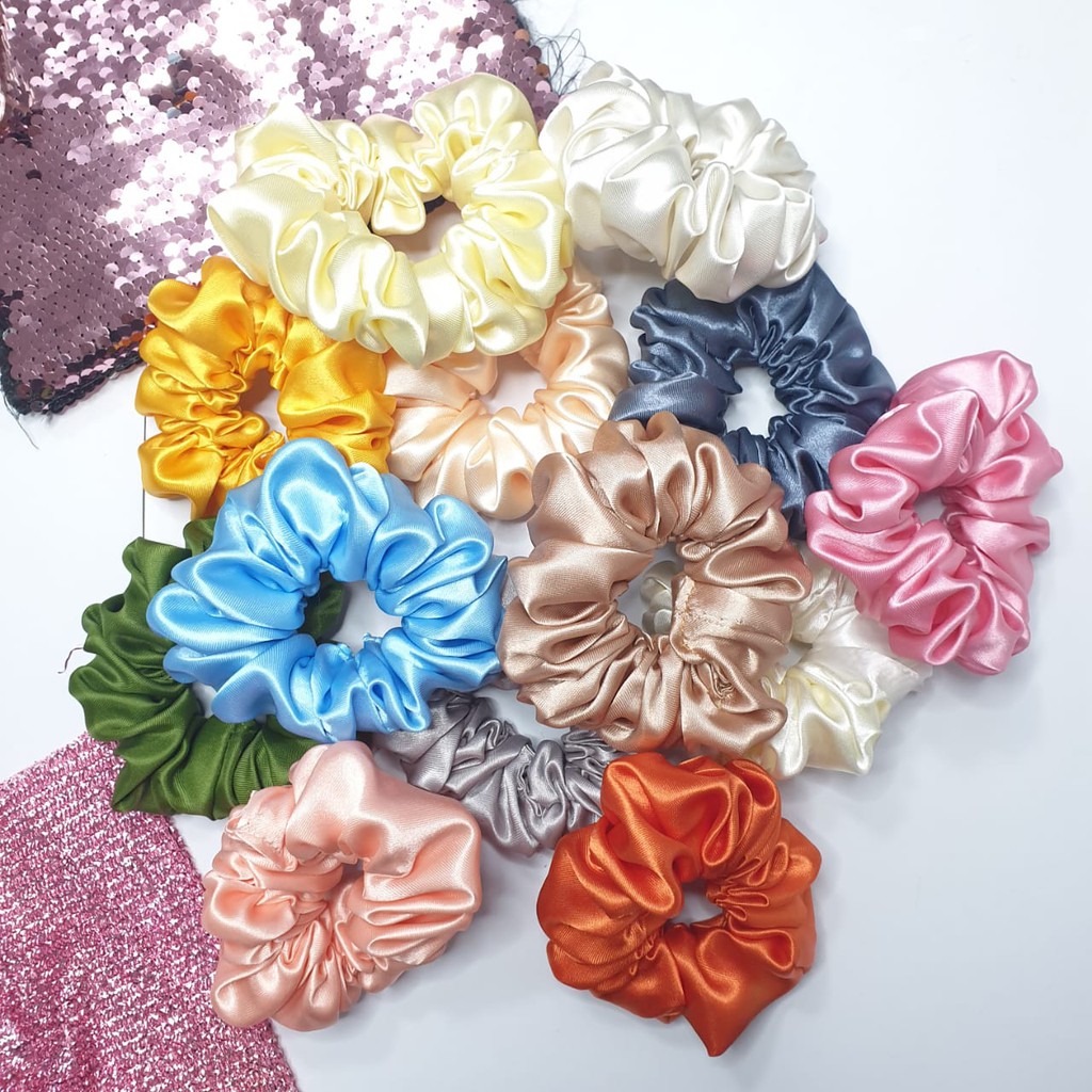 Jual Random Scrunchie Ikat Rambutcepol Warna Random Bahan Satin Silk Shopee Indonesia 