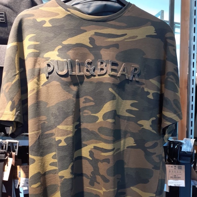 pull and bear camo t shirt