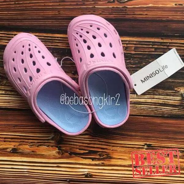 Sandal store crocs miniso