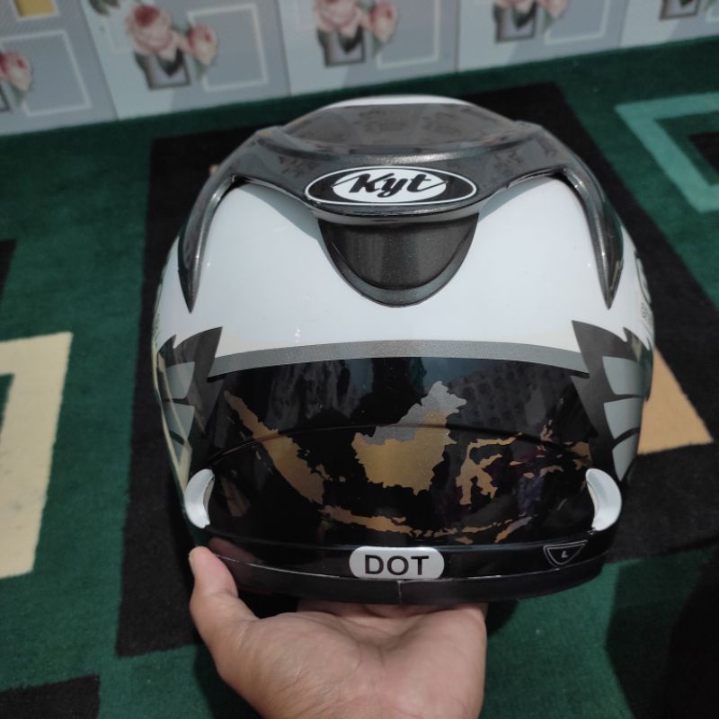 Helm store kyt r8