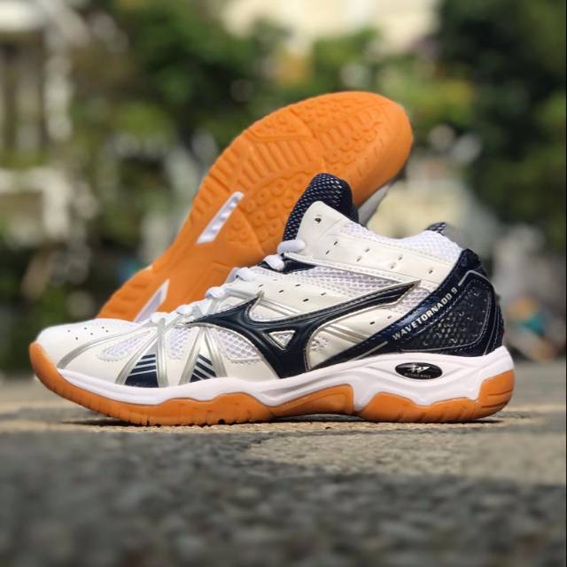 Sepatu mizuno tornado 9 sale