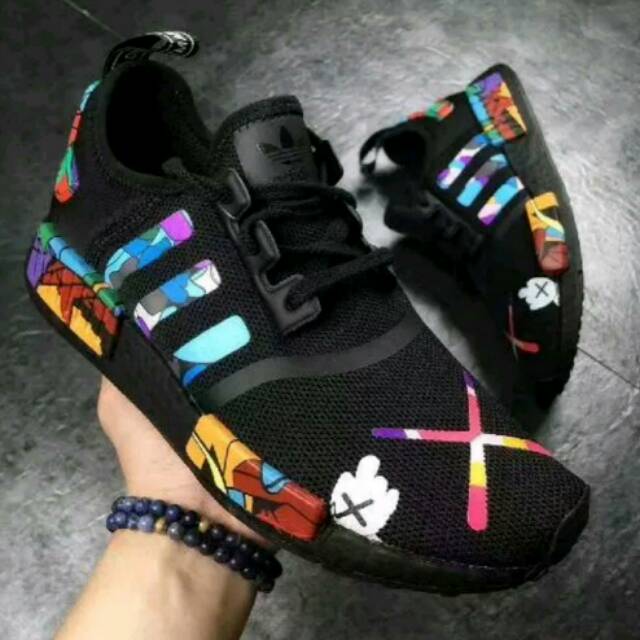 Jual Sepatu Pria Wanita Anak Adidas NMD R1 Kaws Custom Full Black | Shopee  Indonesia