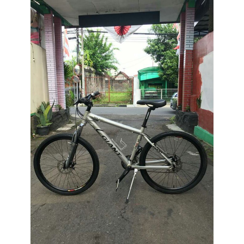 SEPEDA GIANT XTC TEAM grupset rd shimano 8speed