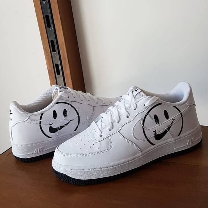 Af1 smiley face hot sale