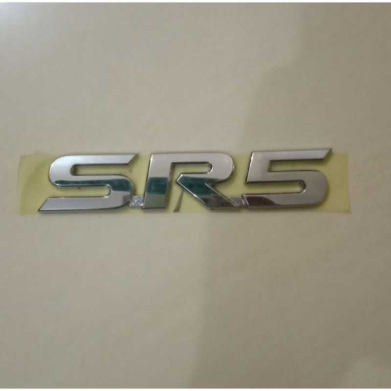 Jual emblem tulisan SR5 Fortuner dan Hilux original | Shopee Indonesia