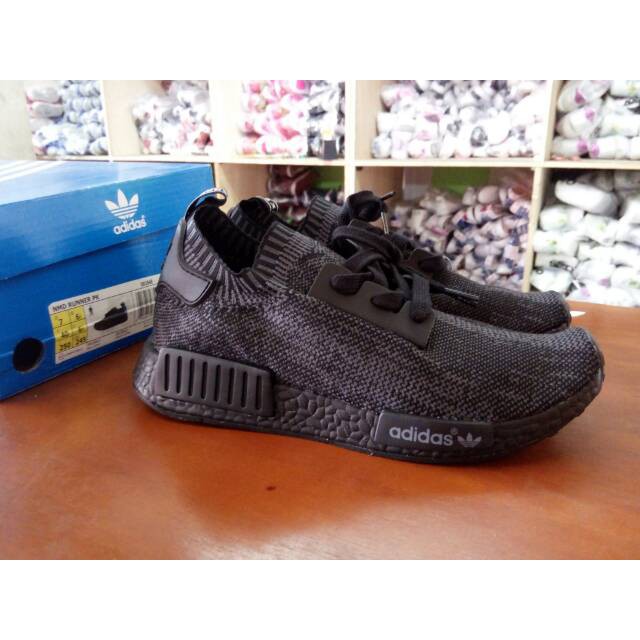 Nmd r1 pitch black best sale