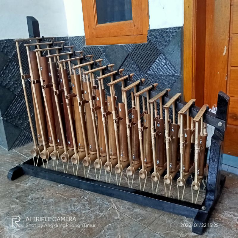 Jual Angklung Pengamen Minimalis 2 Oktaf 15 Nada 2 Tabung Bambu Hitam