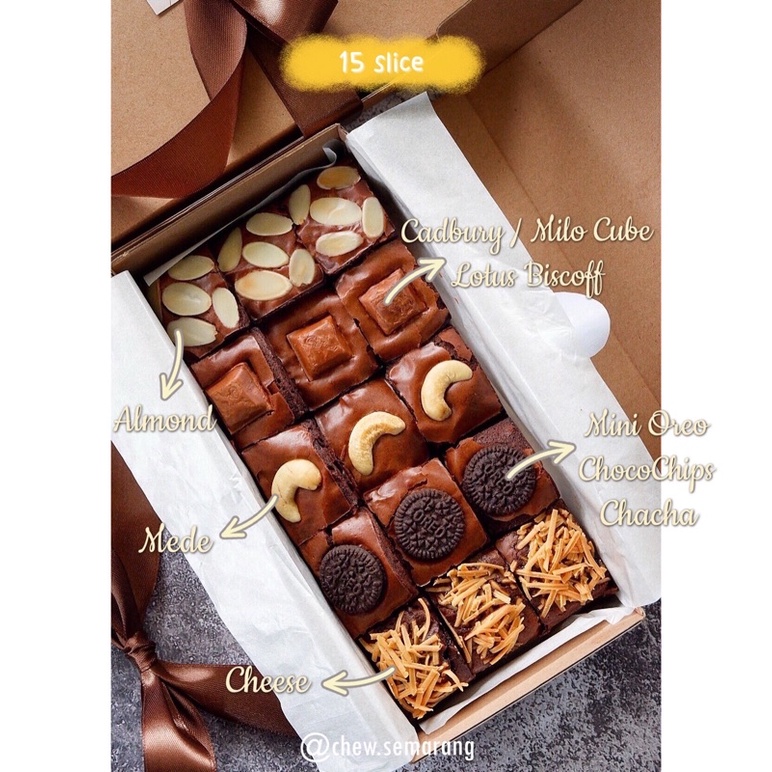Thankyou for ordering 🤗 4slice fudgy brownies - 15.000 Made by order  Pemesanan h-2 🛵 GoFood -- Lans x Meat Barn, Progo 8 Menggunakan…