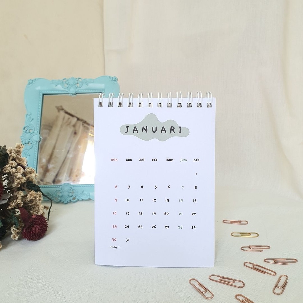 Jual Kalender Aesthetic 2024 / 2025 A6 Kalender Meja 12 lembar