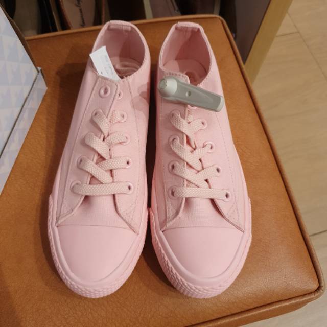 airwalk pink shoes