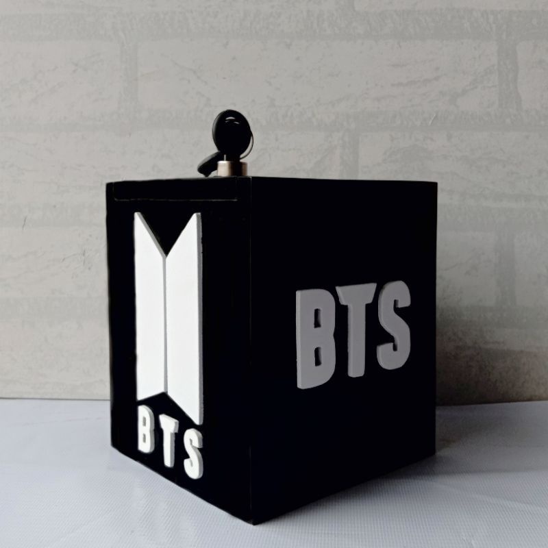 Jual Black & White Series BTS celengan Target Army | Shopee Indonesia