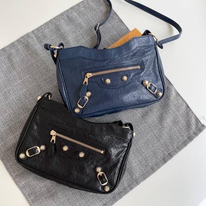 Harga sling bag balenciaga deals