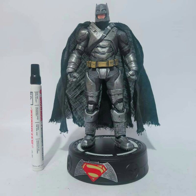 Jual mainan action figureBatman armor DC StatueBase with lighttinggi ...