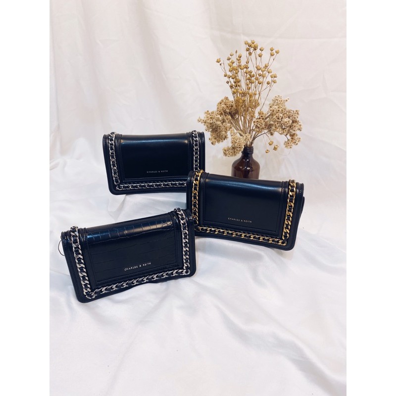 Chain rimmed clutch sale
