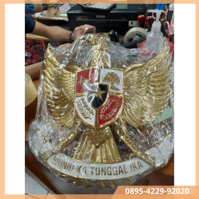 Jual FURNITURE KUNINGAN MINIATUR BURUNG GARUDA PANCASILA LAMBANG NEGARA ...