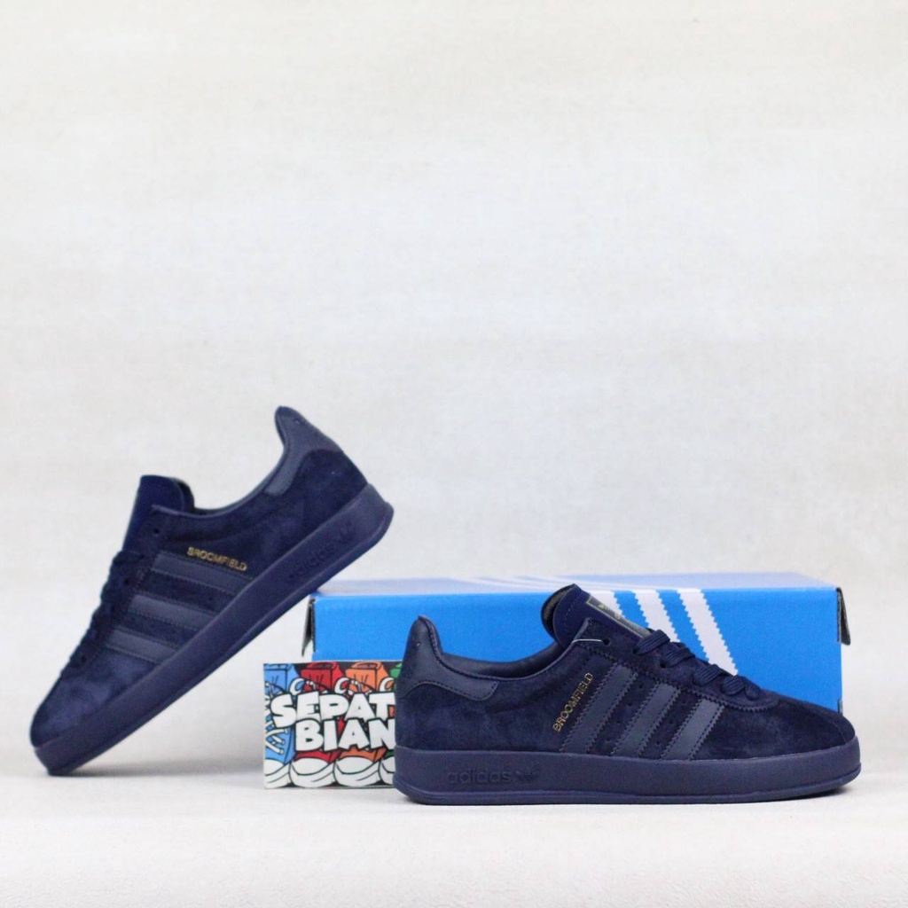 Foto sepatu adidas warna biru best sale